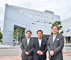 （中央）総支配人